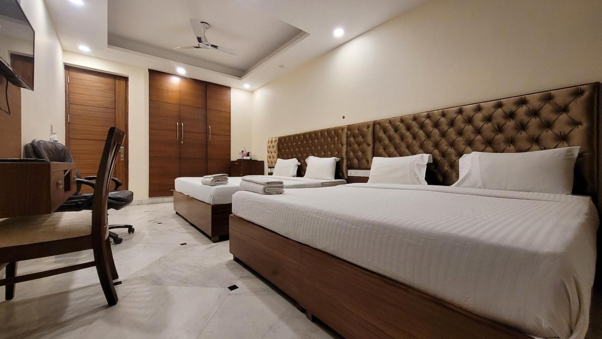 Hotel Jmd Residency Nuova Delhi Esterno foto