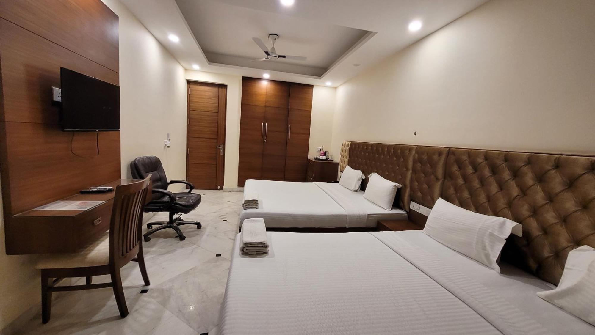 Hotel Jmd Residency Nuova Delhi Esterno foto