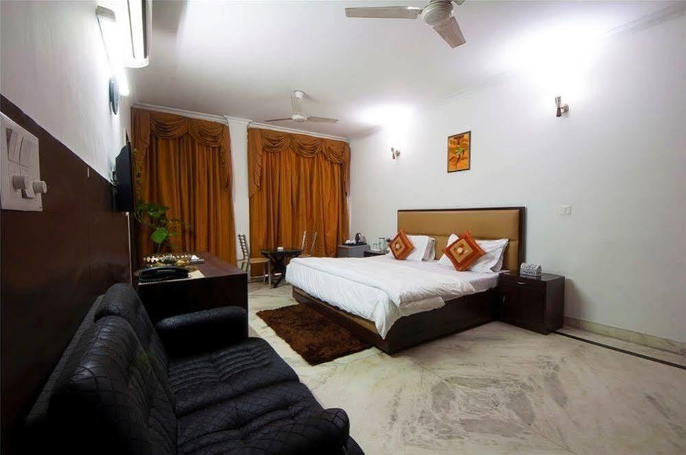 Hotel Jmd Residency Nuova Delhi Esterno foto