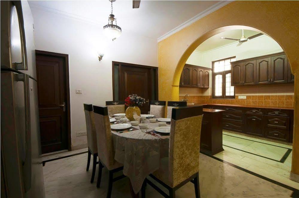 Hotel Jmd Residency Nuova Delhi Esterno foto